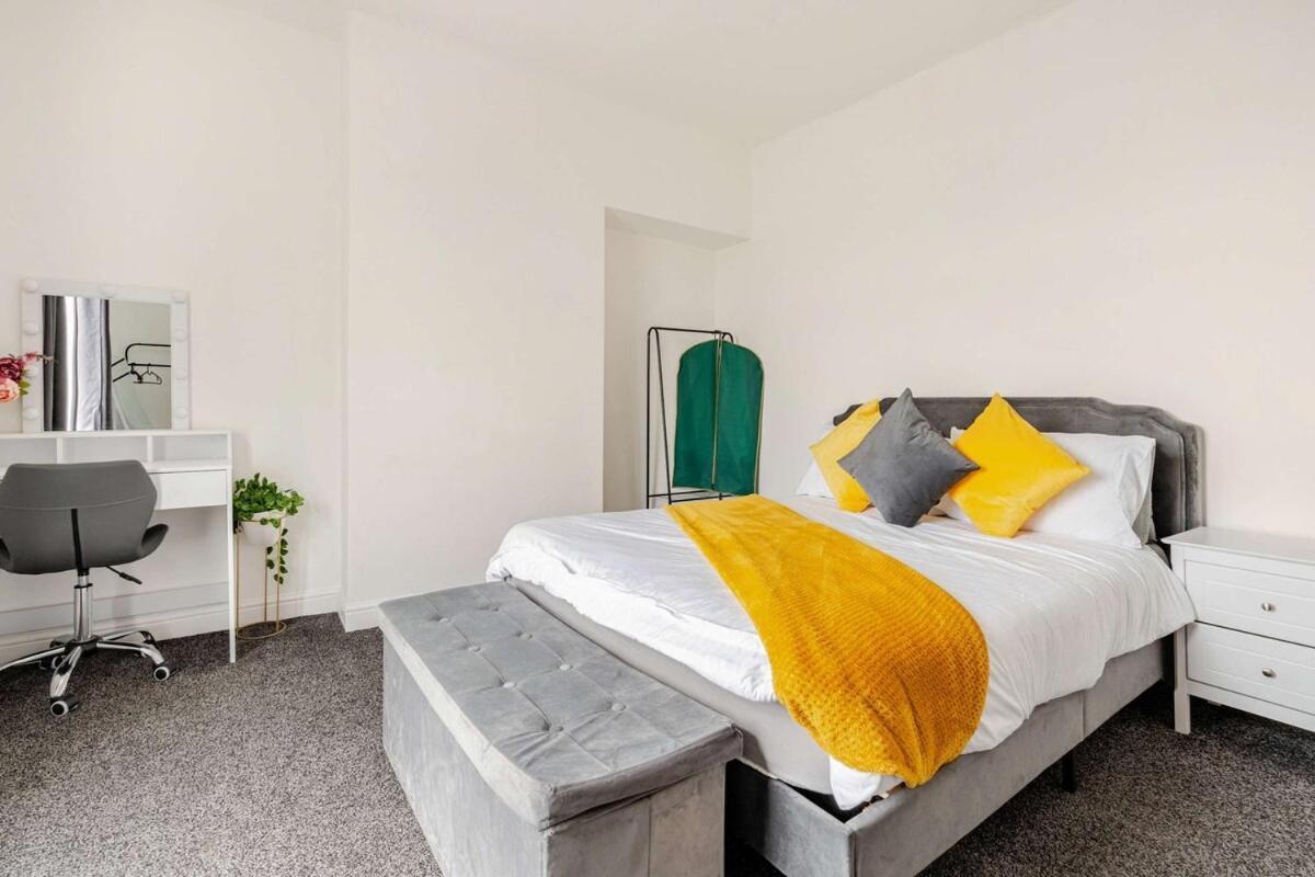 2 Min Walk Etihad Stadium & Coop Arena - 3Br, Free Parking Manchester Exterior photo